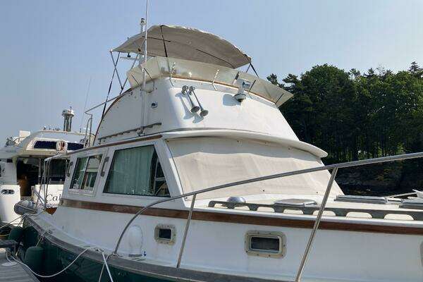 Photo of the 1986 Wilbur Flybridge Cruiser "Miracle"