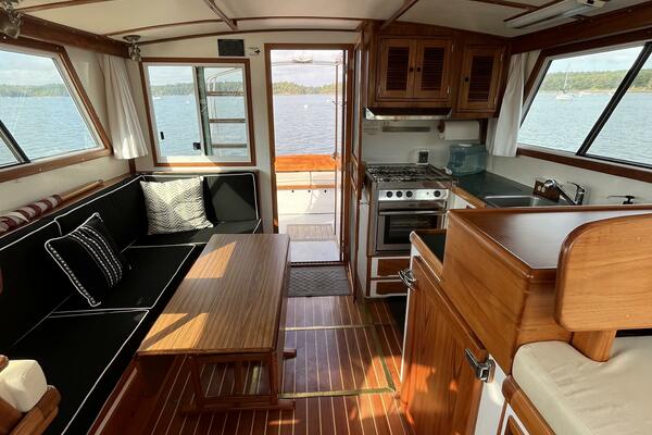 Miracle salon looking aft