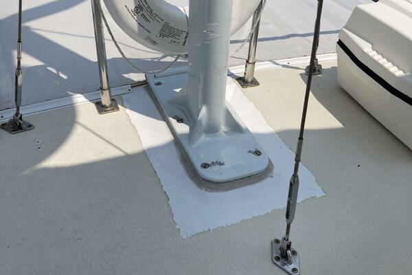 Miracle mast base on flybridge