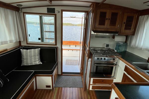 Miracle salon looking aft