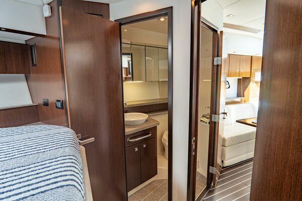 Cruiser Yachts 48   EPIC (9)