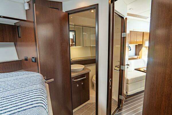 Cruisers Yachts 48 Cantius Yacht For Sale