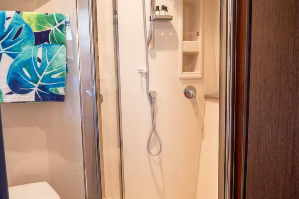 Cruiser Yachts 48   EPIC (21)