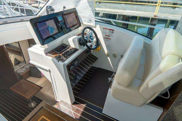 Cruisers Yachts 48 Cantius Yacht For Sale