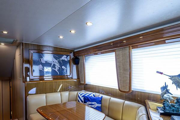 Viking 64 - Big Blue - Dinette