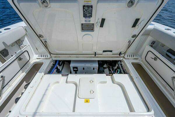 Boston Whaler 345 Conquest Yacht For Sale