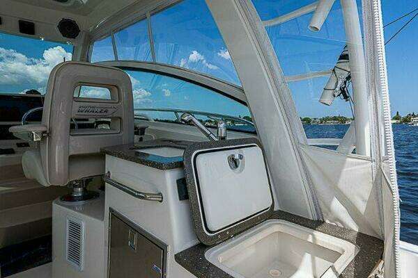 Boston Whaler 345 Conquest Yacht For Sale