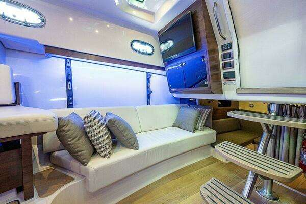 Boston Whaler 345 Conquest Yacht For Sale