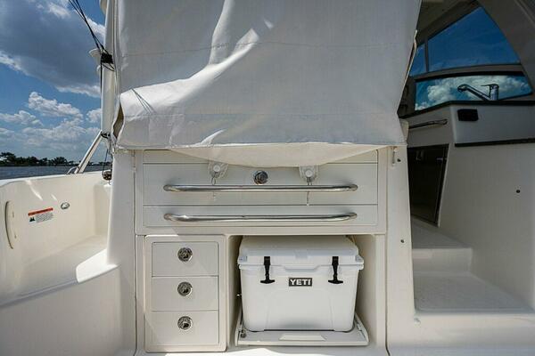 Boston Whaler 345 Conquest - Exterior 
