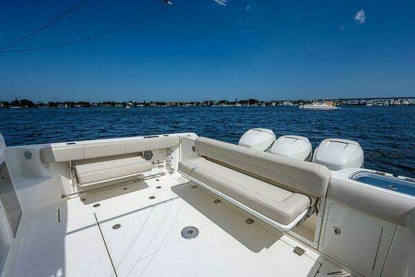 Boston Whaler 345 Conquest Yacht For Sale