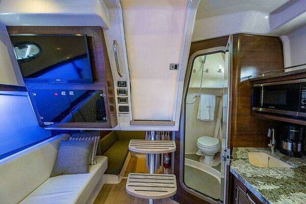 Boston Whaler 345 Conquest Yacht For Sale