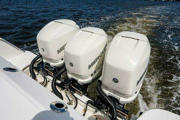 Boston Whaler 345 Conquest Yacht For Sale