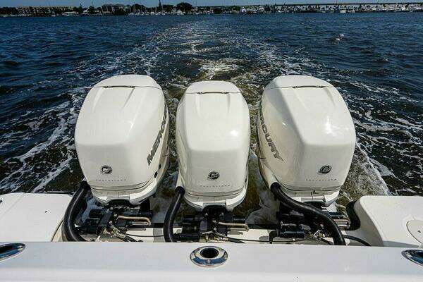Boston Whaler 345 Conquest Yacht For Sale