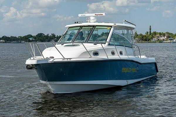 Boston Whaler 345 Conquest - Exterior 