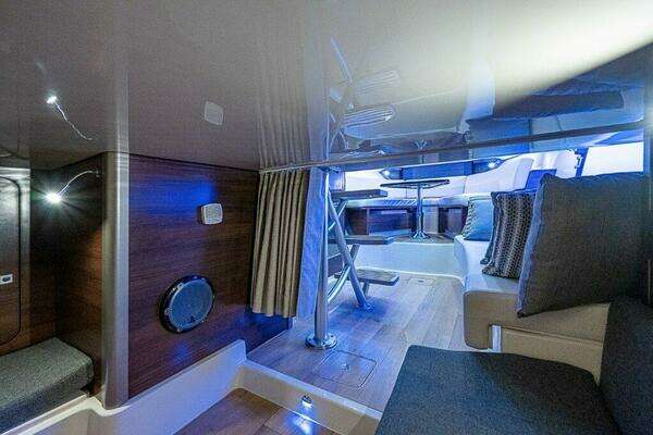 Boston Whaler 345 Conquest Yacht For Sale