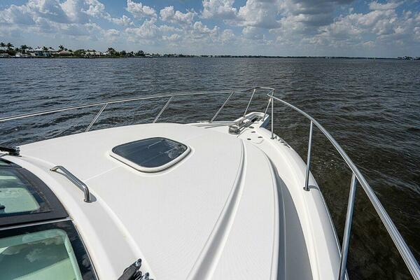 Boston Whaler 345 Conquest - Exterior 