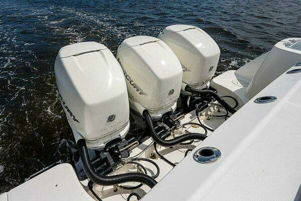 Boston Whaler 345 Conquest Yacht For Sale