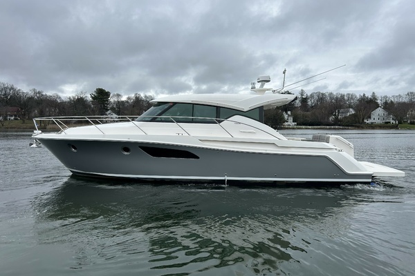 2016 Tiara Yachts 44