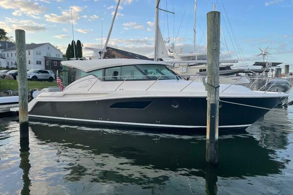 45FT (13.87M) TIARA YACHTS