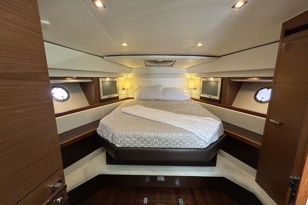 2016 Tiara Yachts 44