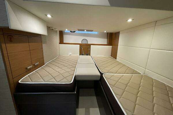 Tiara Yachts C44 Coupe Yacht For Sale