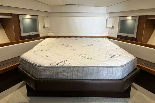 Tiara Yachts C44 Coupe Yacht For Sale