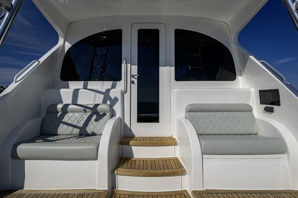 Viking 48 - Salty Soul - Cockpit