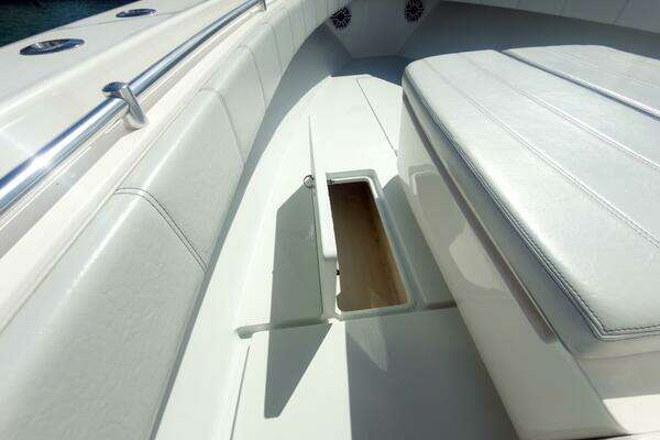 Contender 32 ST Yacht For Sale