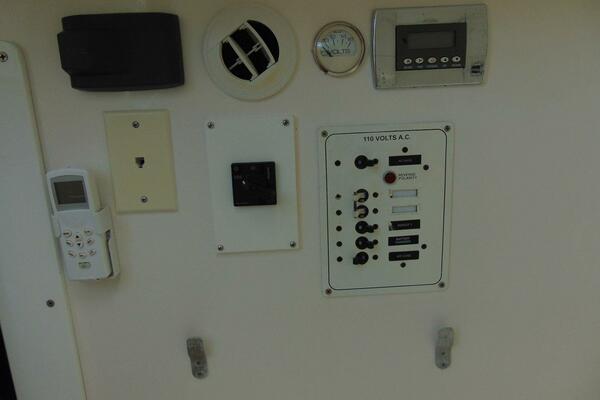 HOOKEN UP 39ft Stamas Yacht For Sale