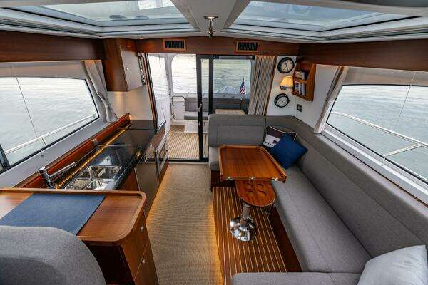 Nimbus 405C Yacht For Sale