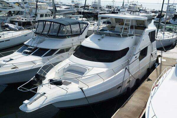 Photo of the 2001 Silverton 453 Motor Yacht "LOLA'S ARK III"