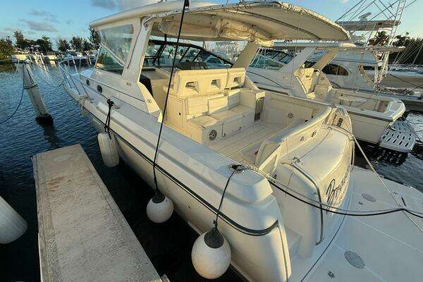 Photo of the 2002 Tiara Yachts 4000 Express "Bravant"
