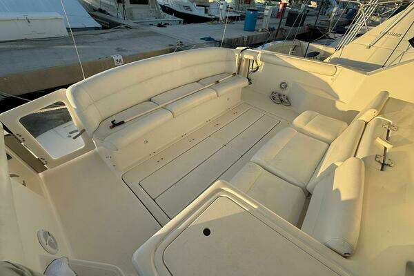 Photo of the 2002 Tiara Yachts 4000 Express "Bravant"
