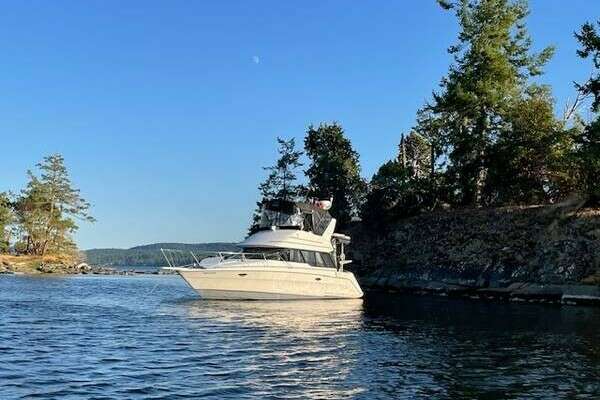 30-ft-Bayliner-1991-- Gibsons British Columbia Canada  yacht for sale