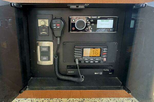 Sea Ray 44 Sedan Bridge Yacht For Sale