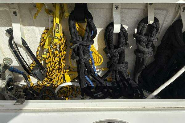 Sea Ray 44 Sedan Bridge Yacht For Sale