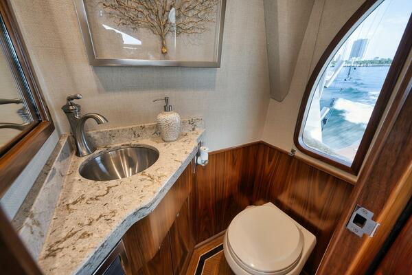 Viking 68 JO-LI - Interior Day Head