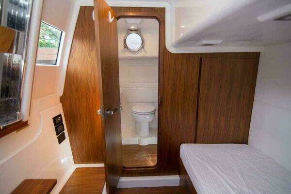 Sundeck Yachts 580 Sport Yacht For Sale