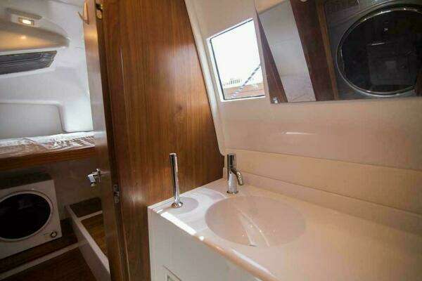 Sundeck Yachts 580 Sport Yacht For Sale