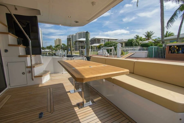 2019 Sundeck Yachts 58