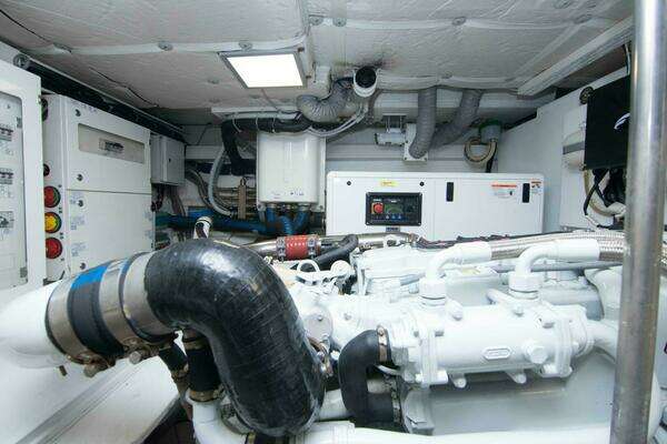 Sundeck Yachts 580 Sport Yacht For Sale