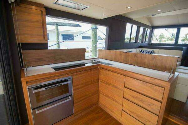Sundeck Yachts 580 Sport Yacht For Sale