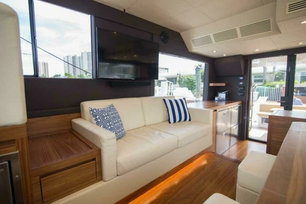 2019 Sundeck Yachts 58