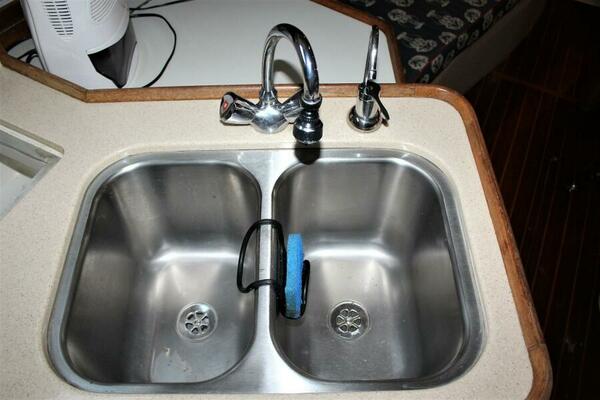 HUZZAH 32ft Catalina Yacht For Sale