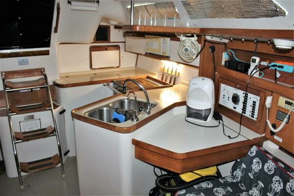 HUZZAH 32ft Catalina Yacht For Sale