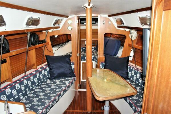 HUZZAH 32ft Catalina Yacht For Sale