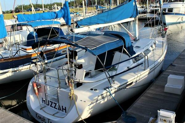 HUZZAH 32ft Catalina Yacht For Sale