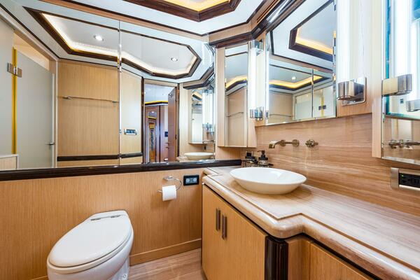 Relentless 83ft Ocean Alexander Yacht For Sale