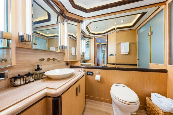 Relentless 83ft Ocean Alexander Yacht For Sale