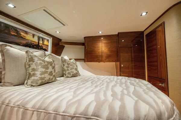 2023 Viking 64 Convertible